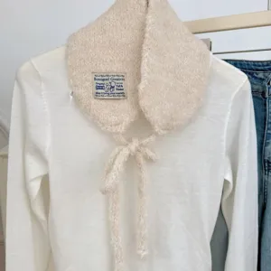 Detail shot of a sweet Korean style knitted sweater featuring a cute plush detachable collar scarf.
