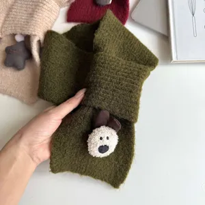 Bufanda cruzada de punto verde para niños con lindo parche de conejo para invierno