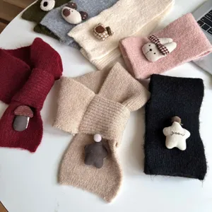 Bufanda cruzada de punto para niños con linda decoración de felpa cálida de invierno