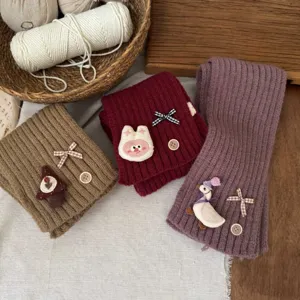 Details of cute Korean kids knitted neck warmer with lovely cartoon patches for winter warm.