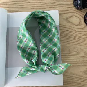 Pañuelo cuadrado de algodón a cuadros verdes, estilo coreano, accesorio ligero primaveral.