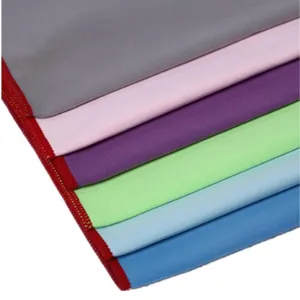 Asciugamano sportivo in microfibra multicolore, telo fitness spesso ad alto assorbimento.
