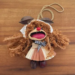 Handgemachte Schotenduese Puppe Tasche Anhaenger Naturmaterial suesser Schluesselanhanger