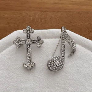 Retro Strass Kreuz und Noten Brosche Set, elegante glänzende Kristall Anzug Reißnadel.