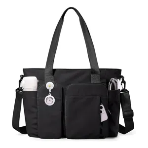 Borsa tote nera da infermiera con tasche multiple e tracolla regolabile per lavoro e viaggio.