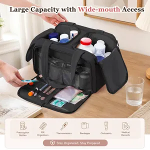 Vue détaillée du sac de rangement médical de premiers secours avec multiples poches en filet.