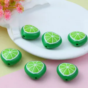 Lindas cuentas de acrílico con corazón de lima para dijes de teléfono y joyería artesanal.