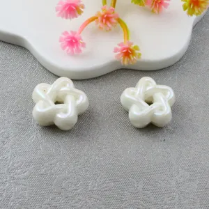Close-up detail of white iridescent hollow star acrylic beads for DIY jewelry making accessories.