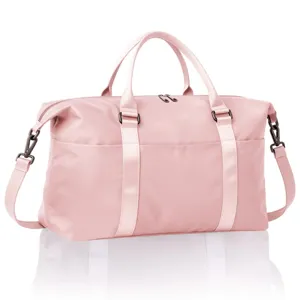 Dettaglio borsone da viaggio rosa, tessuto impermeabile, manici resistenti, metallo, comodo.