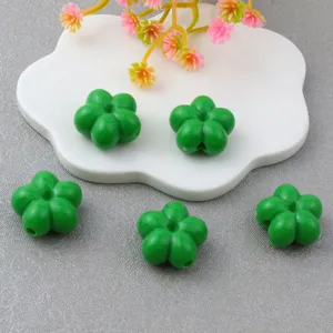 Green acrylic five-petal flower beads close-up, drilled loose bead jewelry DIY accessory.