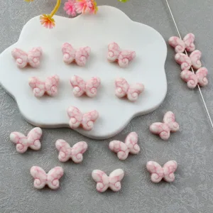 Perline sfuse in acrilico farfalla rosa screpolato per creazione gioielli e accessori fai da te.