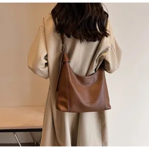 Vintage pebble grain leather shoulder bag with large capacity hobo tote design for women daily commute