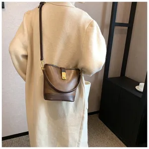 Retro brown bucket shoulder bag, classic design, stylish daily commuting handbag for women.
