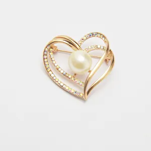 Close-up detail of the Korean style alloy heart brooch with pearl and rhinestones for women.