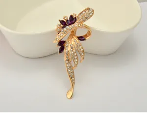 Elegant rhinestone flower brooch detail, vintage crystal brooch pin for women fashion apparel.