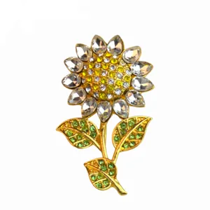 Exquisite rhinestone sunflower brooch, gold tone crystal flower pin for clothing decoration.