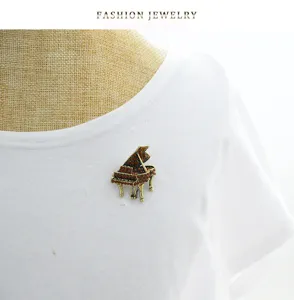 Vintage rhinestone piano brooch pin, antique gold alloy music instrument jewelry for women.