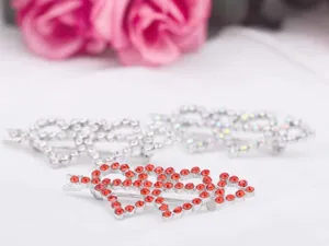 Rhinestone arrow double heart brooch detail, stylish alloy crystal corsage for gift.