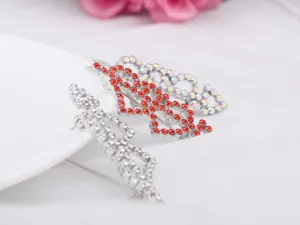 Exquisite alloy rhinestone brooch featuring an arrow through heart design, perfect for gifts.