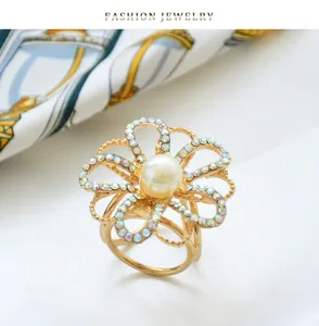 Elegant European standard zinc alloy rhinestone 3-ring scarf buckle for women fashion.