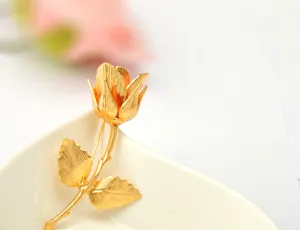 Exquisite vintage gold rose brooch for women, elegant suit accessory lapel pin gift.