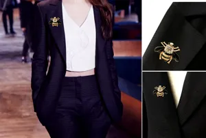 Elegant crystal bee brooch pin for women, luxury insect lapel pin suit accessory.