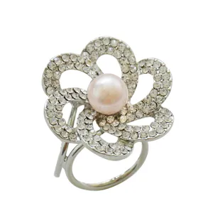 Fashion Rhinestone Pearl Floral Three Ring Scarf Buckle Brooch Alloy Gold Silver Shawl Ring Women Apparel Accessories