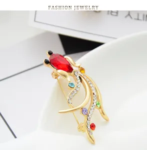Exquisite rhinestone goldfish brooch detail, golden alloy crystal animal pin for apparel decor.