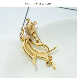 Gold-plated rhinestone little goldfish brooch pin, elegant fashion jewelry accessory.