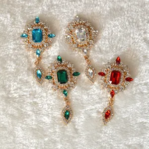 Vintage crystal rhinestone brooch elegant women clothing accessory fashion jewelry pin.