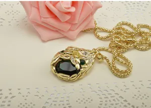 Longue chaine de pull en cristal dore avec pendentif en pierre verte bijoux de mode.