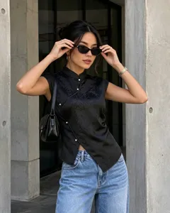 Neuer chinesischer Stil schwarzes Jacquard ärmelloses Stehkragen Oberteil mit Perlenknöpfen