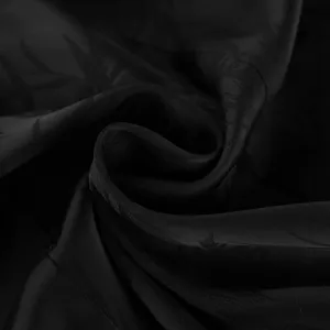 Nahaufnahme des schwarzen Jacquard-Stoffes für ärmelloses Top, elegante Textur.