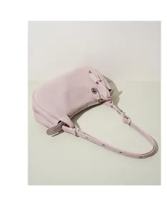 Sac porté épaule hobo minimaliste en cuir rose avec élégant fermoir tourniquet et sangle.