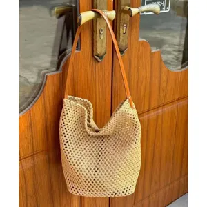 Woven straw shoulder bucket bag for women, summer beach vacation large capacity casual.