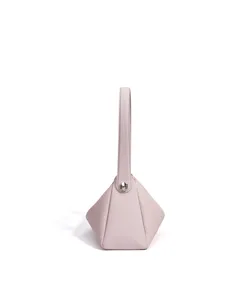 Sac à épaule géométrique rose pour femmes, élégant sac à main en cuir avec une poignée chic.
