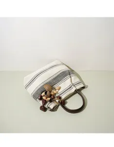 Elegante gestreifte Leinentasche mit Holzanhänger lässige Boho Handtasche für Damen Stil.