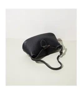 Bolso de hombro negro de piel para mujer, elegante bolso de axila con costuras en contraste.