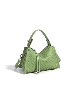 Sac à main bandoulière en cuir tressé vert, élégant sac fourre-tout chic et pratique.