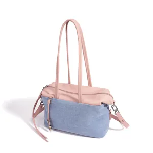 Sac à main bandoulière en cuir et denim patchwork rose et bleu avec grande capacité.