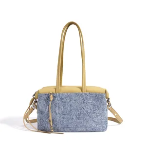 Sac à épaule élégant en denim et cuir pour femme, grande capacité pour le quotidien.