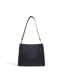 Bolso de hombro negro de cuero para mujer, cartera minimalista elegante para uso diario y trabajo.
