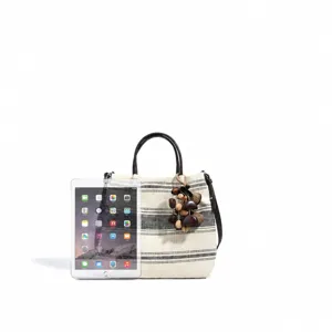 Ethisch gestreifter Canvas Shopper, lässige leichte Damentasche für Alltag und Reise.