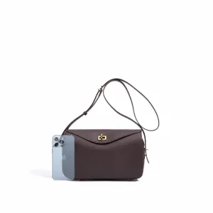 Sac à bandoulière minimaliste en cuir véritable pour femme, élégant sac fourre-tout.