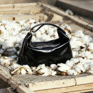 Borsa a mano hobo nera lucida elegante borsa a spalla cuscino da donna borsa in ecopelle alla moda
