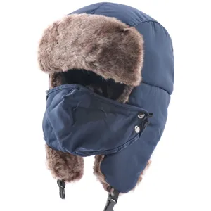 Detailansicht der Winter Thermomütze mit Ohrenklappen und abnehmbarer winddichter Gesichtsmaske.