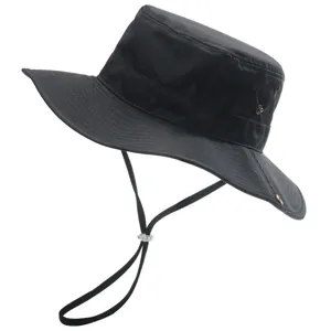 Chapeau de soleil noir d'extérieur à large bord avec lanière ajustable pour la randonnée.