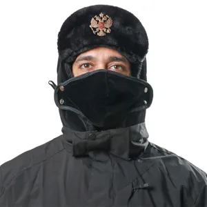Schwarze Winter Ushanka Mütze mit Maske und russischem Abzeichen, winddichte Outdoor Mütze.