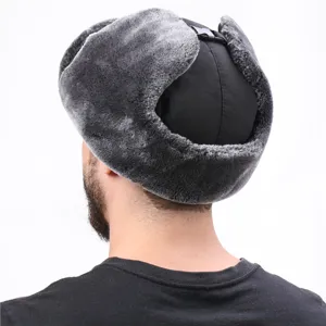 Verdichtete Winter-Trapper-Mütze mit weichen Ohrenklappen, wind- und wasserdicht.