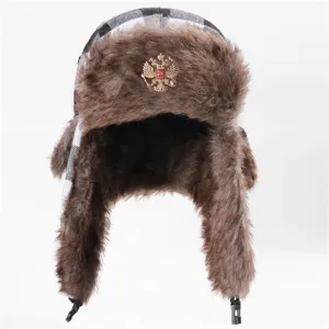 Χειμερινό ζεστό ανδρικό θερμικό καπέλο ushanka με συνθετική γούνα και μεταλλικό σήμα